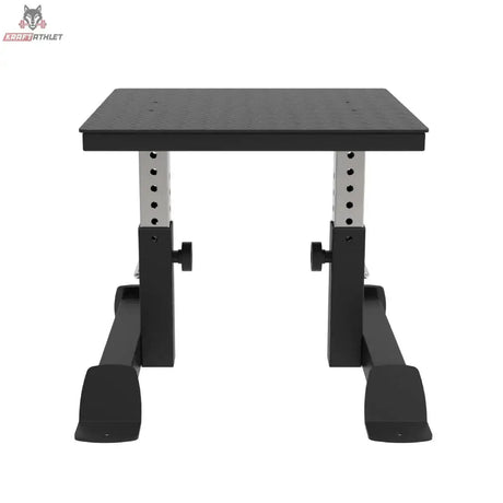 Titanium Strength SQBX Höhenverstellbare Plyo/Squat-Box in Frontansicht mit Höhenverstellung und Feststellknöpfen