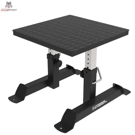 Titanium Strength SQBX Höhenverstellbare Plyo/Squat-Box in Seitenansicht mit ausgezogenen Standbeinen