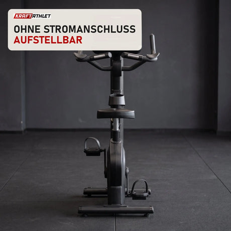 Titanium Strength ST1100 Heimtrainer Pro Series in einem fertig eingerichteten Studio mit dunklen Wänden und Gummiboden