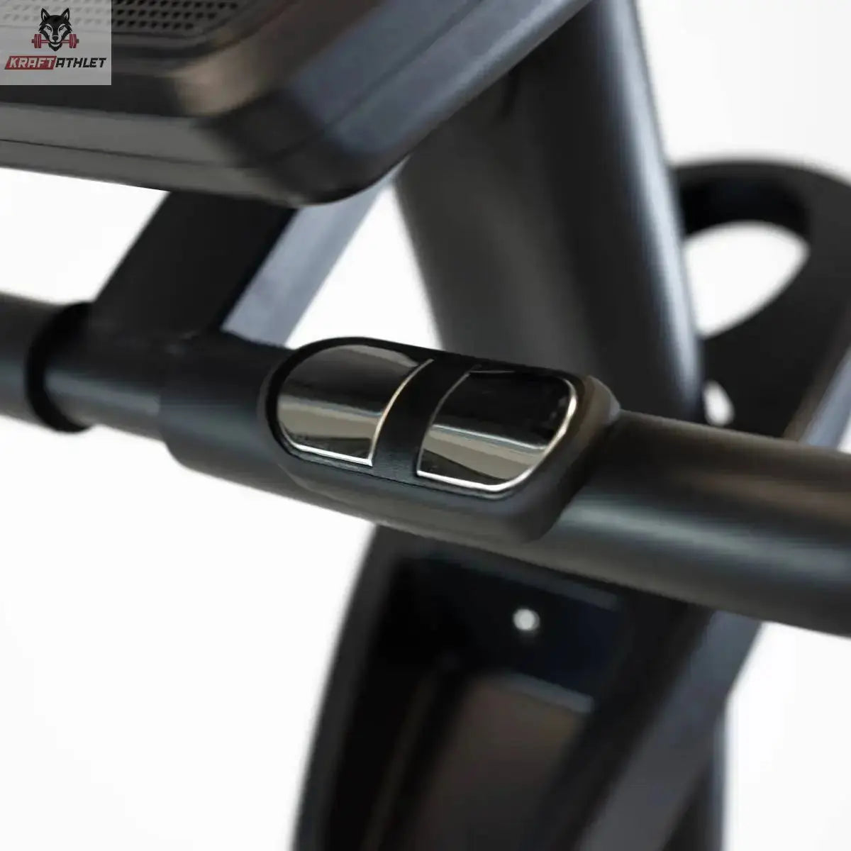 Titanium Strength ST900 TFT Heimtrainer mit 10-Zoll-Touchscreen, Nahaufnahme des Lenkers mit Griffsensor