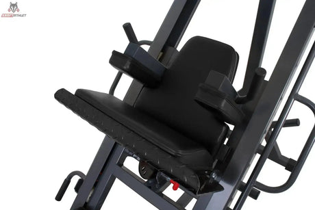 Titanium Strength Supreme Beinpresse / Hack Squat: Detail von Rückenpolster und Schulterpolstern am Schlitten