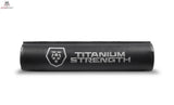 Titanium Strength TBP Hantelpolster in Schwarz mit Logo, Seitenansicht auf weißem Hintergrund