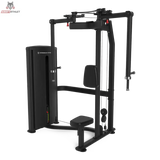 Titanium Strength TF7 Pec Fly und Rear Delt in Schrägansicht von links mit Gewichtsturm, Sitz und Schwenkarmen, schwarz