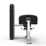 Titanium Strength TF8 Leg Press – Seitenansicht mit Sitzpolster, Fußplatte und silbernem Rahmen