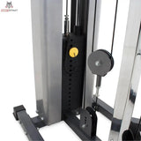 Titanium Strength THL Kabelzugstation: Detail des Gewichtsstapels mit Rolle und Rasterstift