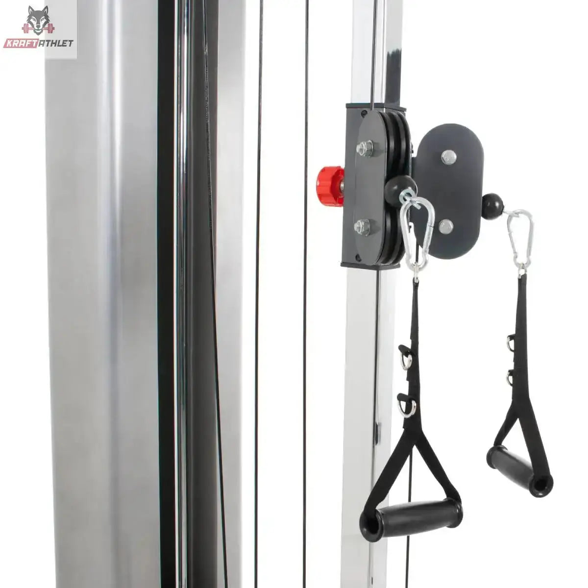 Titanium Strength THL Kabelzugstation: Detail der Umlenkrolle mit Karabiner und zwei Griffen