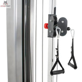 Titanium Strength THL Kabelzugstation: Detail der Umlenkrolle mit Karabiner und zwei Griffen