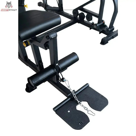 Titanium Strength TM1 Multi-Gym mit Beinpresse als Detail des Beinstreckers mit Fußrollen und Kette