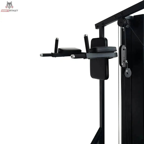 Titanium Strength TM1 Multi-Gym mit Beinpresse als Detail der Dipstation mit Armpolstern