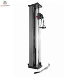 Titanium Strength WT200 Wandmontierte Seilzugstation in der Frontansicht mit Gewichtsblock, Griff und Stange