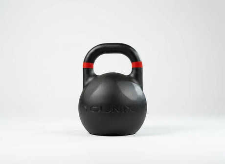 Younix Competition Kettlebell Set Beginner, Frontansicht einer schwarzen Kettlebell auf hellem Studioboden