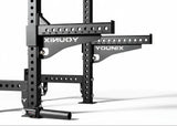 Younix Half Safety Bars Sicherheitsablagen: schwarze Ablagen mit Schriftzug am Rack montiert, Schrägansicht vor hellem Hintergrund