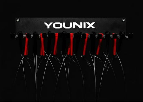 Younix Multiuse Hanger Zubehörhalter, Wandhalter mit roten Springseilen vor schwarzem Grund