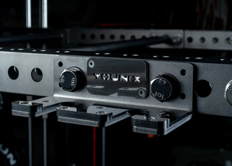 Younix Vertical 2 Bar Hanger Langhantel-Halter am Rack montiert, Detail der Halterungen im Studio